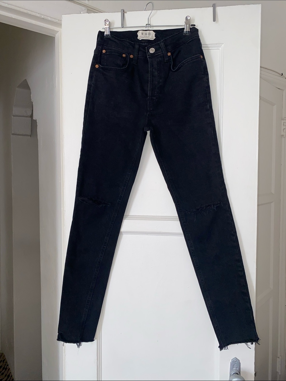 We The Free Black High-Rise Distressed Skinny Jeans - Women Size 25 - Stretchy.